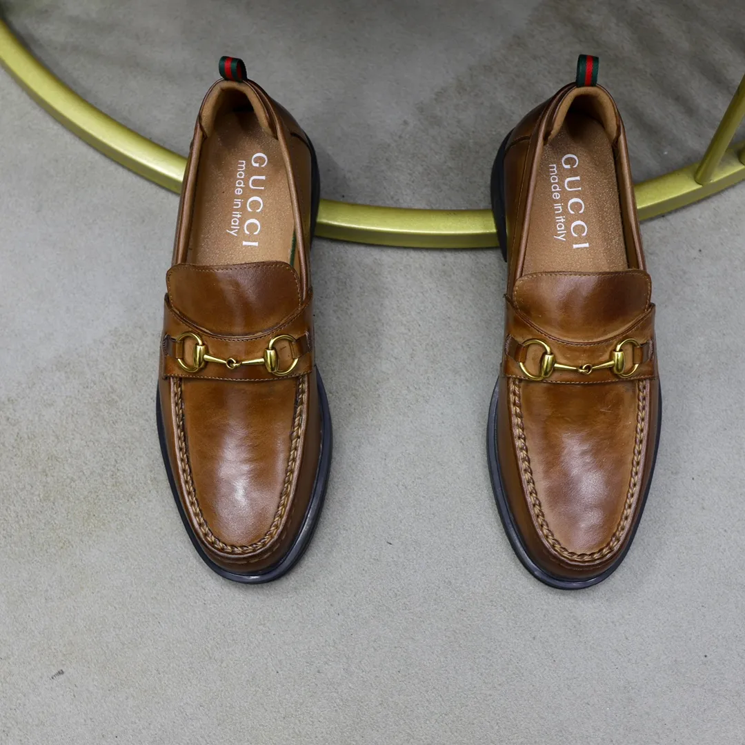 Men's shoes: 250🙅‍♂️🙅‍♂️🙅‍♂️Niuli Brand: GUCCI Size: 38-44 (45 can be customized) Level: Counter classic Material: Original soft cowhide upper Comfortable cowhide lining Original lightweight outsole Style category: Business casual footwear Driving leather shoes Color: Actual picture color